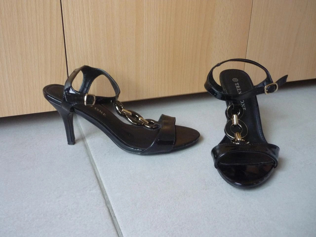 Tênis preto com círculos pretos Tamanho 36-37 – photo 4